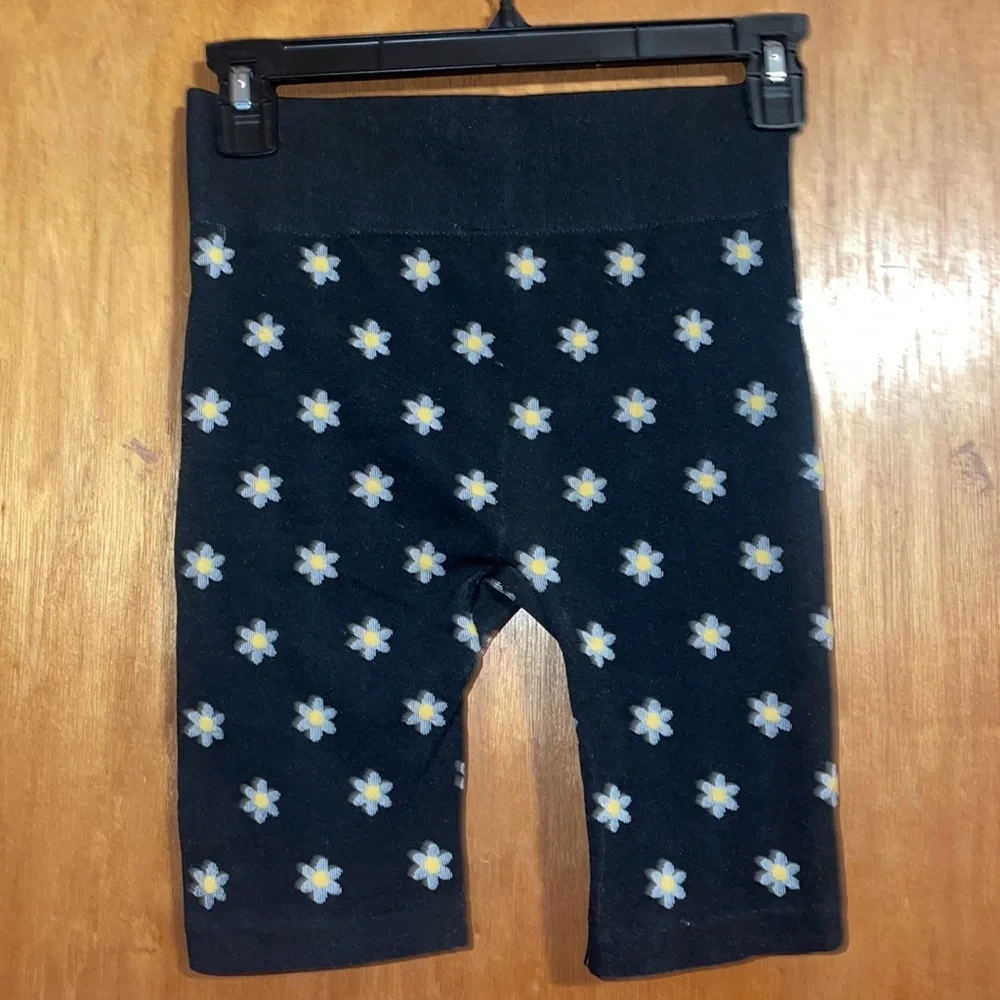 •NO BOUNDARIES•NWOT BLACK SEAMLESS FLOWER HIGH WAISTED BIKER SHORTS SIZE SMALL